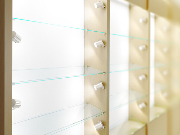 Realizzazione-arredo-contract-in-cristallo-carpi